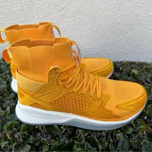 APL Carbon X - Laker Gold 11.5